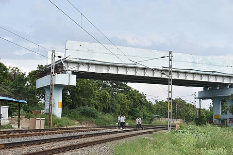 Social activists have urged officials to reopen the gate, until construction works are complete, to ease motorists’ woes.