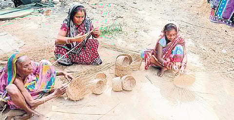 Women of a village near Bhitarkanika making items from Nalia grass