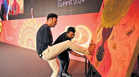 Cricketer Amir Hussain Lone signs an artwork