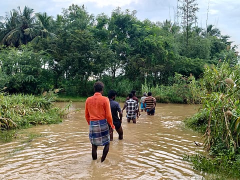 The Marudaiyaru flows between the Gudalur and Koothur villages