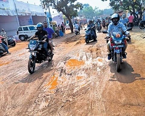 Revellers raise a stink over poor sanitation at Balijatra in Cuttack