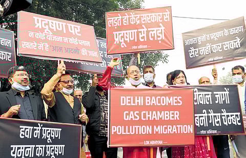 BJP leader Vijay Goel, with others, stages a demonstration against the AAP government over air pollution on Tuesday.