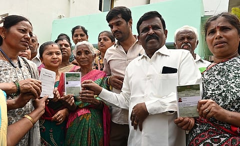 Few residents of Nanjappa Layout, Kamakshipalya whose BPL card been canceled by the state government