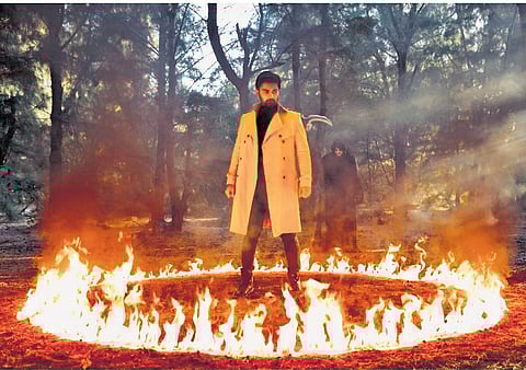 A still from the movie 'Nirangal Moondru'