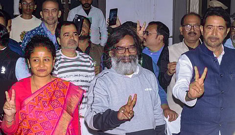 Jharkhand Chief Minister Hemant Soren with his wife and JMM leader Kalpana Soren, and Congress' Jharkhand in-charge Ghulam Ahmad Mir flashes victory sign during a press conference as JMM-led INDIA bloc secures victory in the Jharkhand Assembly elections, in Ranchi, Saturday, Nov. 23, 2024.