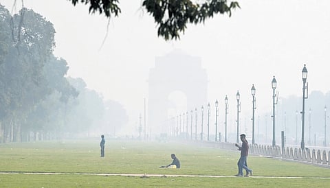 Kartavya Path lawns amid heavy smog on Saturday | Shekhar Yadav