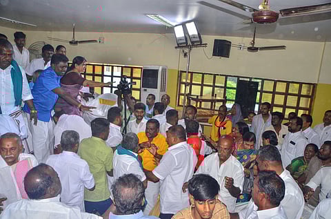 The supporters of AIADMK Tirunelveli district secretary Thachai Ganesaraja and deputy propaganda secretary Popular Muthaiah attacked each other in front of former Minister Velumani during a review meeting here on Friday. Muthaiah blamed Ganesaraja for the election defeat .