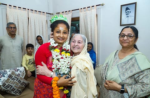 JMM candidate Kalpana Soren being greeted as she leads amid the counting of votes for the Jharkhand Assembly elections, in Giridih district of Jharkhand, Saturday, Nov. 23, 2024.