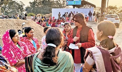 Women protesting near Dulunga coal mine of NTPC in Hemgir block