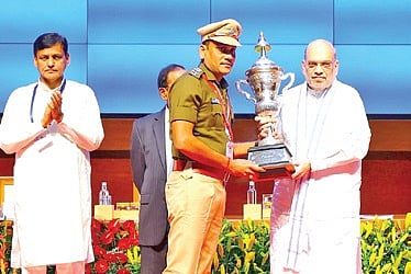 Sabyasachi Malla, IIC of Patapur police station, receiving an award from Amit Shah