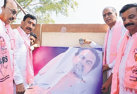 Recalling how Chandrasekhar Rao was arrested at Alugunur in Karimnagar district and then shifted Khammam jail.