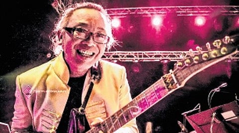 Nguyên Lê performs at a concert