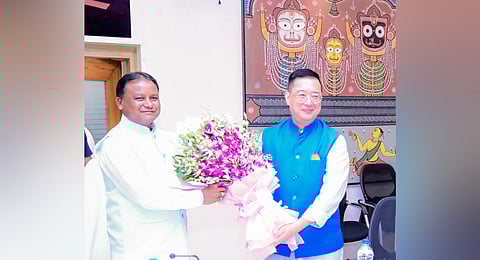 High Commissioner of Singapore to India Simon Wong with Odisha Chief Minister Mohan Charan Majhi at Bhubaneswar on Tuesday
