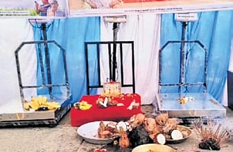 Paddy weighing machines at a
newly-inaugurated mandi.