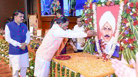 CM Majhi paying tribute to Tamil poet Subramania Bharati.