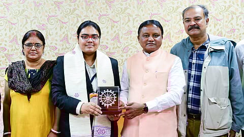 Arunima Thakur along with Chief Minister Mohan Charan Majhi.