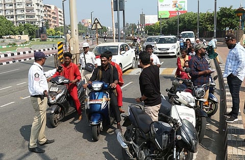 The vehicle must then be handed over to the owner or to an authorised person holding a valid driving licence who is not under the influence of alcohol.