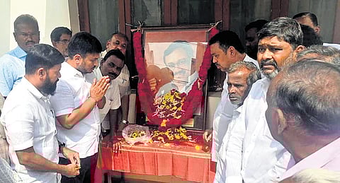 Congress functionaries and cadre paying tributes to the late leader EVKS Elangovan at his house in Erode on Saturday