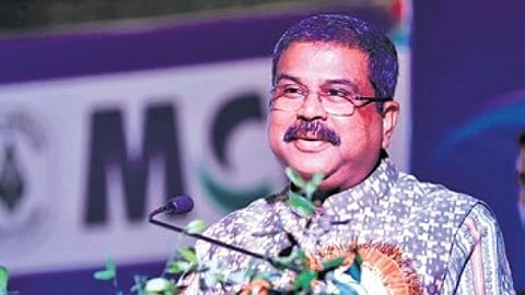 Union Minister Dharmendra Pradhan addressing the gathering at the ‘Convention 2.0 Forum-2025’ on GST reforms organised by Sambalpur Chamber of Commerce