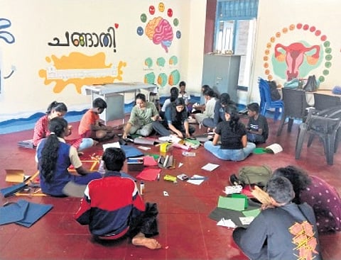 Over the past few days, around 30 children from two schools have been busy crafting their own Christmas cards. These handcrafted cards are set to be sold to classmates and teachers.