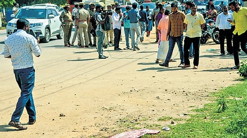 The spot in front of the Tirunelveli district court where Mayandi was murdered by a seven-member gang on Friday