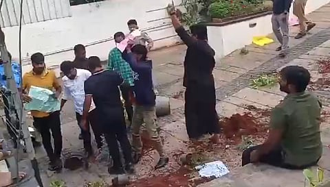 Protestors vandalising Allu Arjun's house premises.