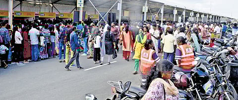 Large crown at the Marina Food Festival