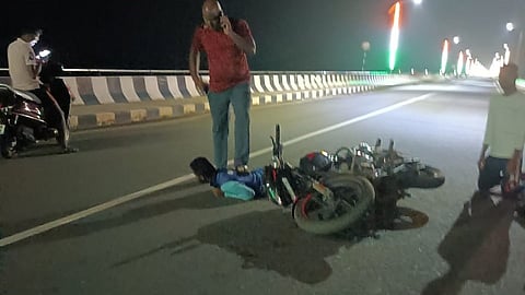 The photos which went viral showed the cop pinning a youth to the ground at Baideswar T Bridge with his foot on his back while speaking to someone over phone.