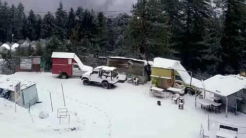 Heavy snowfall in Uttarakhand valley.
