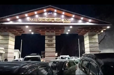 Due to heavy snowfall, around 1,500 vehicles were stranded between Solang and the Atal Tunnel on the Manali-Leh highway in Himachal Pradesh.