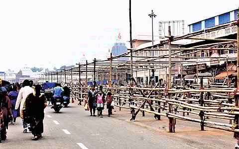 Barricades erected on Badadanda as part of the new queue system |