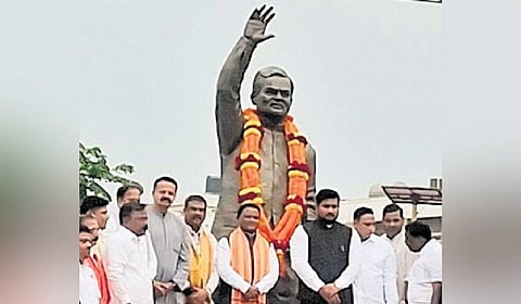 Cm Mohan Charan Majhi, Dharmendra Pradhan and other officials unveiling the status of Atal Bihari Vajpayee.