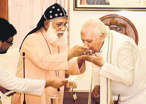 Cardinal Baselios Cleemis of the Syro-Malankara Catholic Church offering a piece of Christmas cake to outgoing Governor Arif Mohammed Khan, who called on him at the Major Archbishop’s House at Pattom in Thiruvananthapuram on Friday