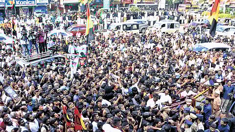 DMDK cadre gather at party headquarters to pay homage to Vijayakant on his first death anniversary