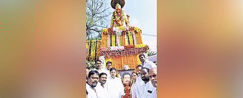 IT Minister D Sridhar Babu and other Congress leaders pay tributes to P Janardhan Reddy at Khairatabad junction in Hyderabad on Saturday