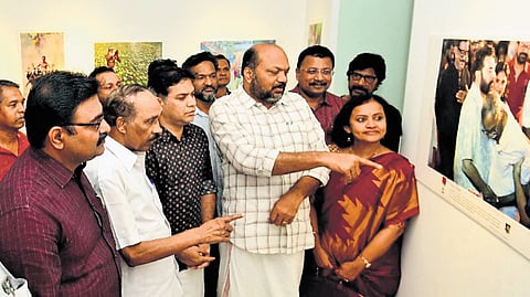Industries Minister P Rajeeve, councillor Padmaja S Menon, KSFE MD S K Sanil, MP Hibi Eden, MLAs K Babu and T J Vinod, and Mayor M Anilkumar view the photographs on display at ‘Portfolio 2025’ organised by the Kochi Photojournalists Forum at Durbar Hall Art Gallery on
Sunday.
