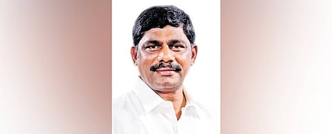 Let CBI probe all old cases against Munirathna, says DK Suresh