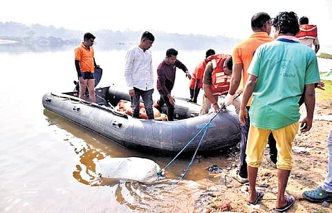 Police retrieving body parts of the rape victim from Brahmani river in Rourkela
