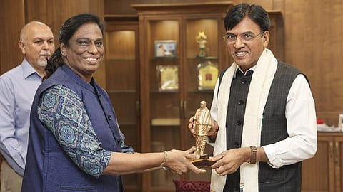 Sports minister Mansukh Mandaviya (R) with IOA president PT Usha