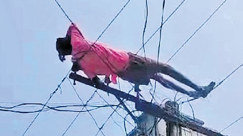 Yajjala Venkanna slept on electrical wires as his mother denied him money for liquor at M Singupuram