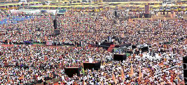 Thousands of people attended the Hyndava Sankharavam public meeting at Kesarapalli near Vijayawada on Sunday
