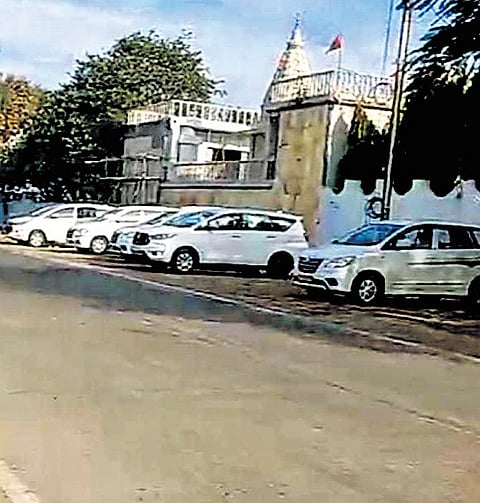 I-T dept raids premises of ex-BJP MLA, beedi barons in MP’s Sagar