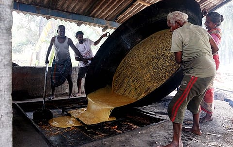 Image of workers making jaggery used for representative purpose
