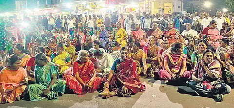 Udaiyampalayam residents staging a protest on Thursday