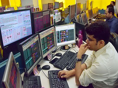 Volatility continues, Indian stock market ends lower amid mixed cues