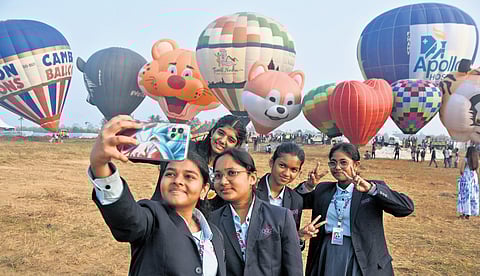 The 10th Tamil Nadu International Balloon Festival was inaugurated at Thiruvidanthai on ECR on Friday
