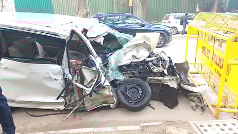 A white Ertiga car travelling from Dhaula Kuan towards South Extension was hit by a silver Audi coming from South Extension towards Dhaula Kuan.