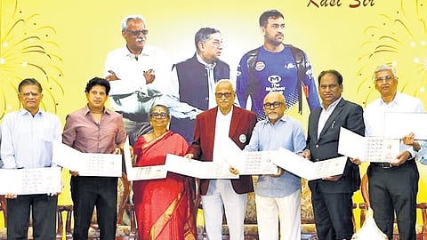 KS Viswanathan (c) being honoured by District Cricket Association secretaries forum