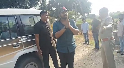 Police said SFI district secretary Akbar and SFI SV University leader Vinod were intercepted near the Lemon Tree Hotel area in Tiruchanur around 12.20 pm