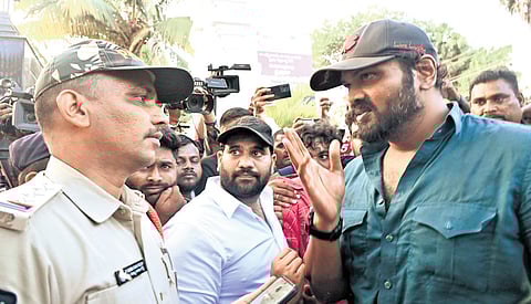 Manchu Manoj being prevented from entering MBU campus in Tirupati
